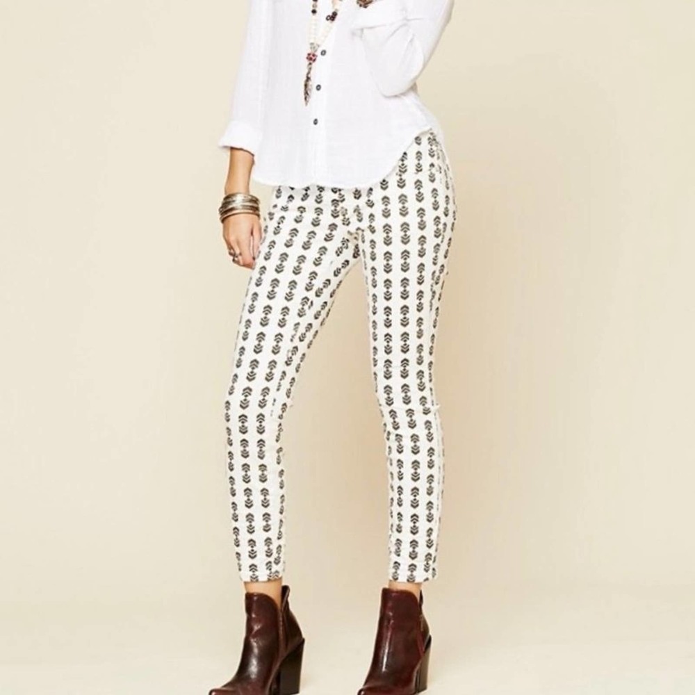 Free People Womens Arrowhead Skinny Jeans size 25 WhiteBlack Ankle Crop Low Rise